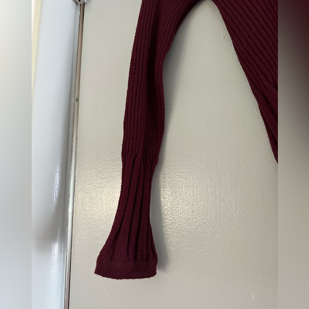 Dolce and Gabbana long sleeve maroon sweater with scoop neck and ribbon details - Picture 4 of 7